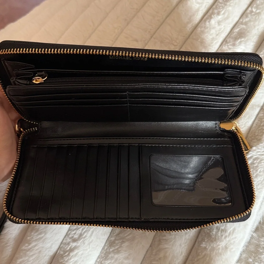 NWOT Michael Kors Jet Set Travel Continental Wallet